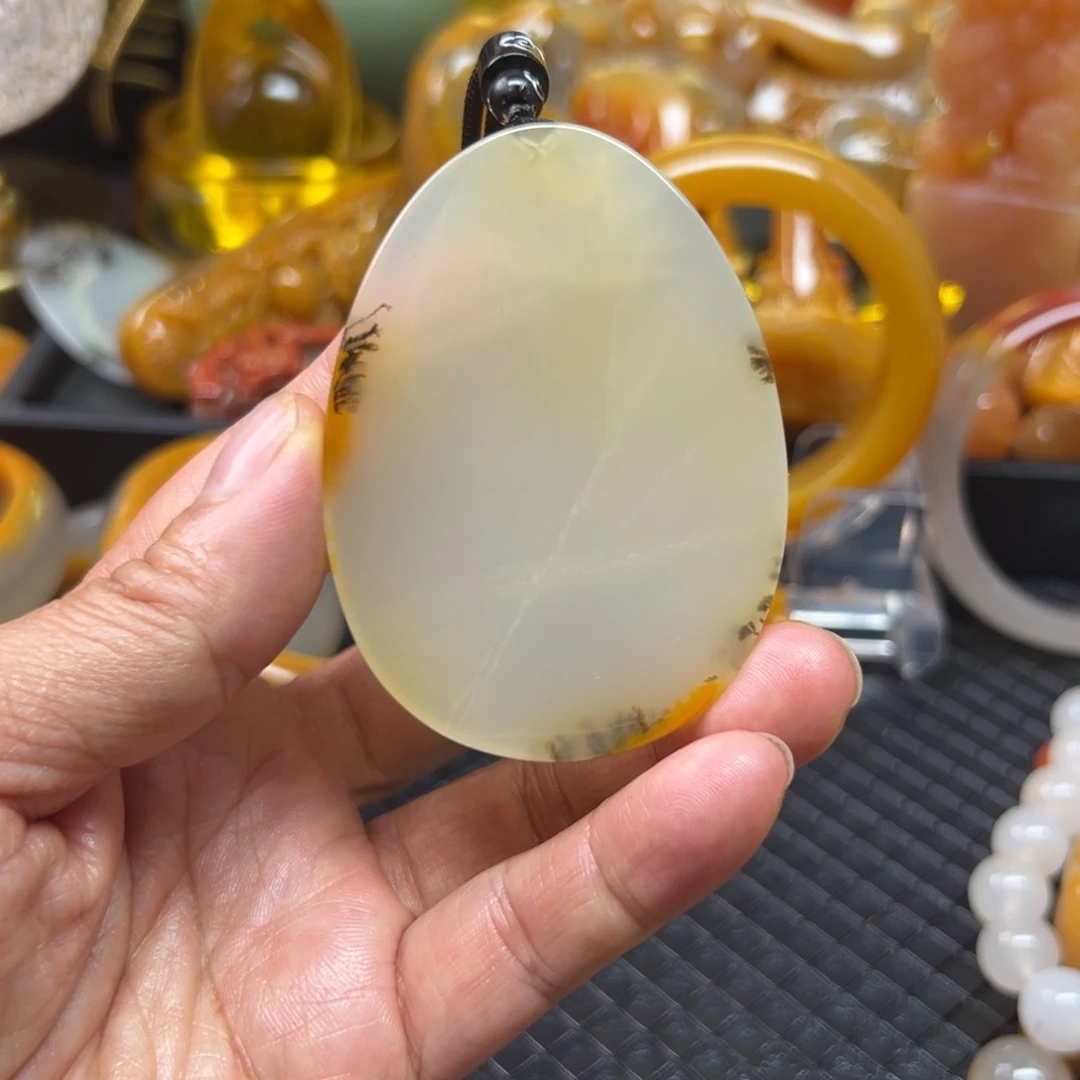 石英质玉未镶嵌颈饰