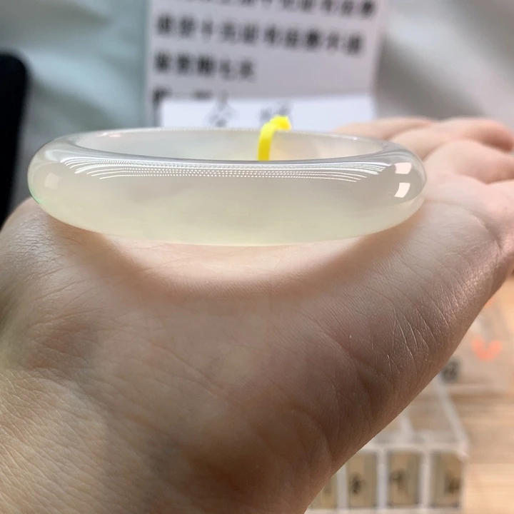 玛瑙/玉髓手镯未镶嵌￴