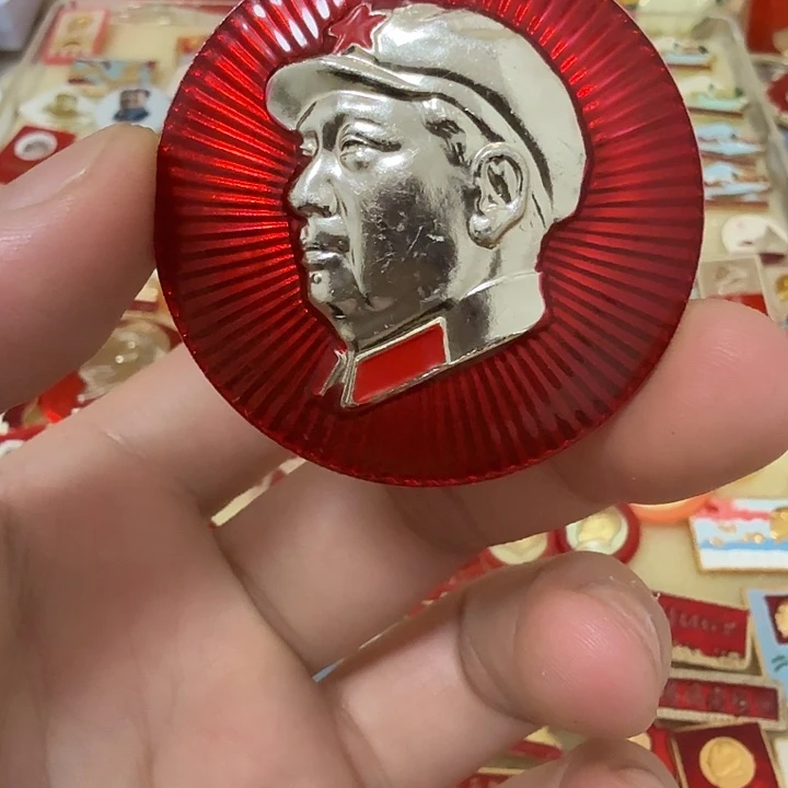 小***军铝毛爷爷像章，万岁