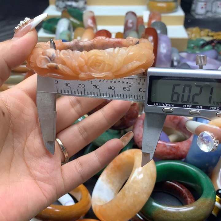 未镶嵌手镯石英质玉