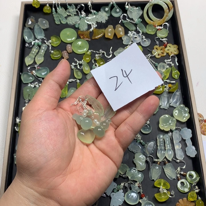 ****儿蛇纹石玉合金耳钉