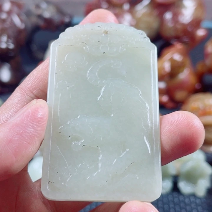 和田玉未镶嵌颈饰乐*哥