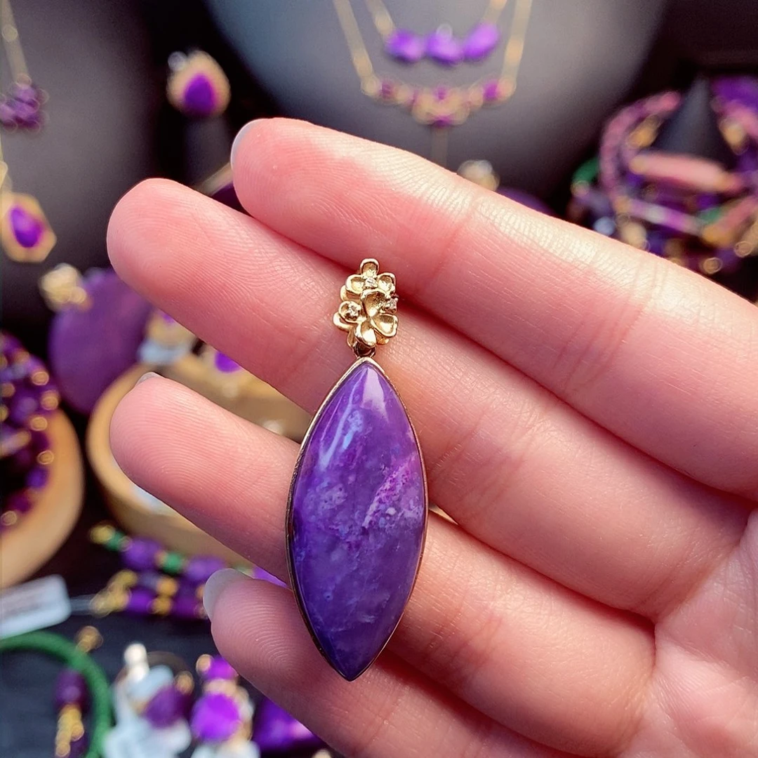 苏纪石（舒俱来）吊坠18K金镶嵌