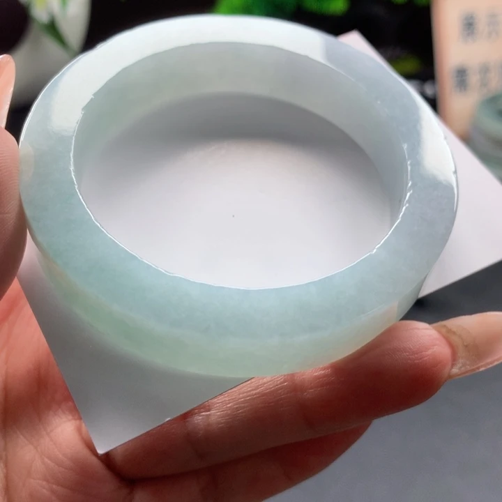 定制翡翠未镶嵌镯子