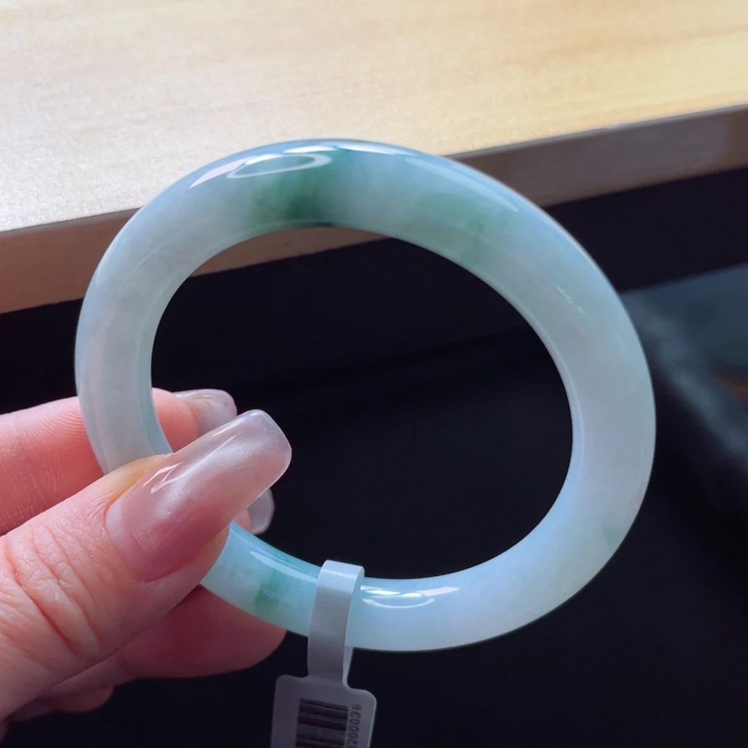 翡翠手镯未镶嵌手镯