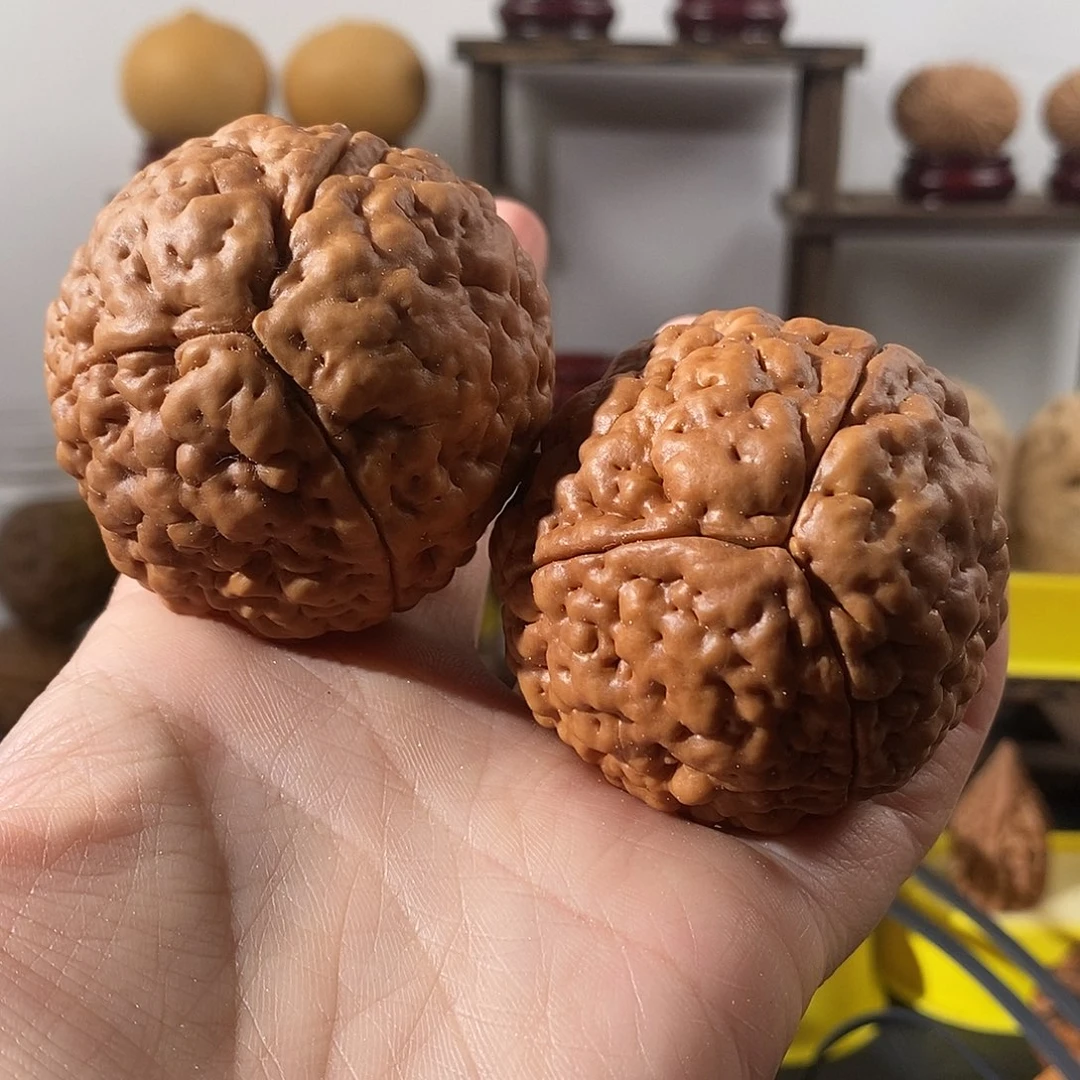 吊坠文玩核桃山**色三瓣脑纹金刚5359