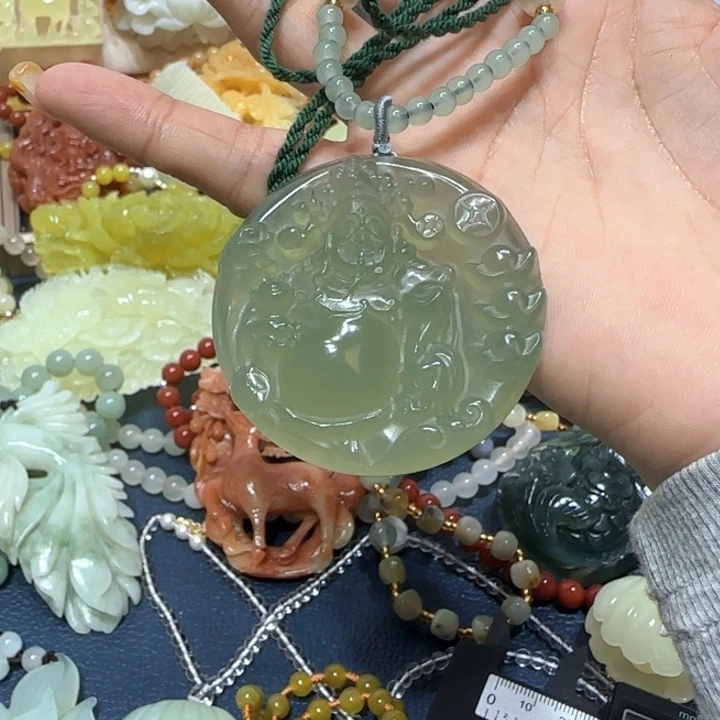未镶嵌蛇纹石玉吊坠