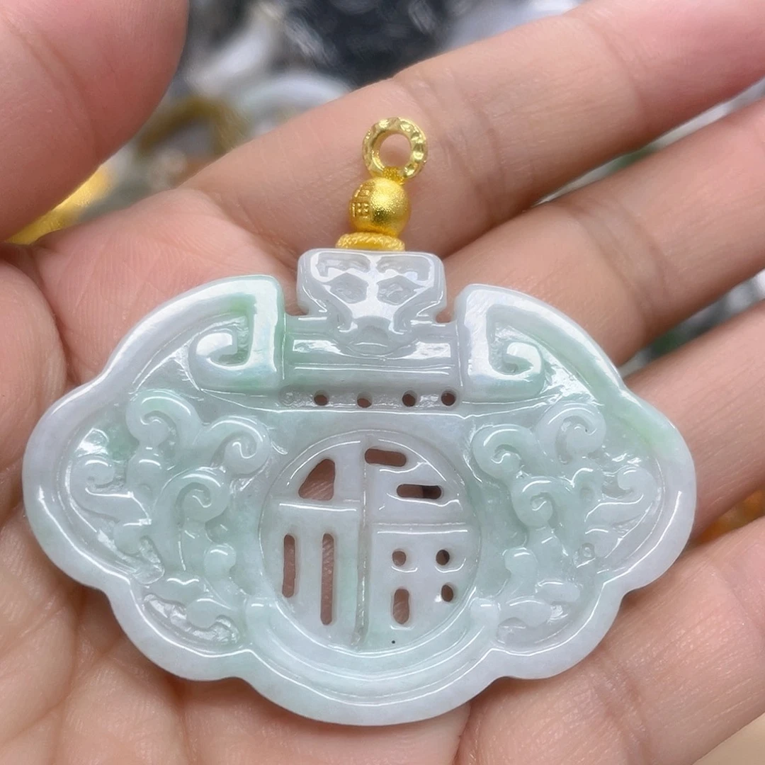 彩***姐翡翠未镶嵌颈饰平安锁