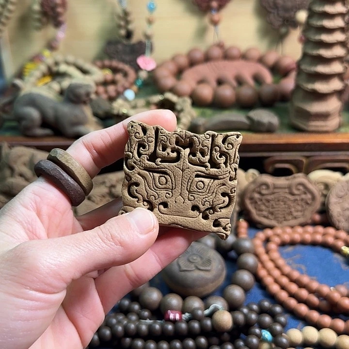 龙涎香方面具瑕疵香牌