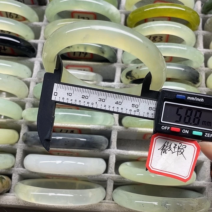 未镶嵌蛇纹石玉手镯188