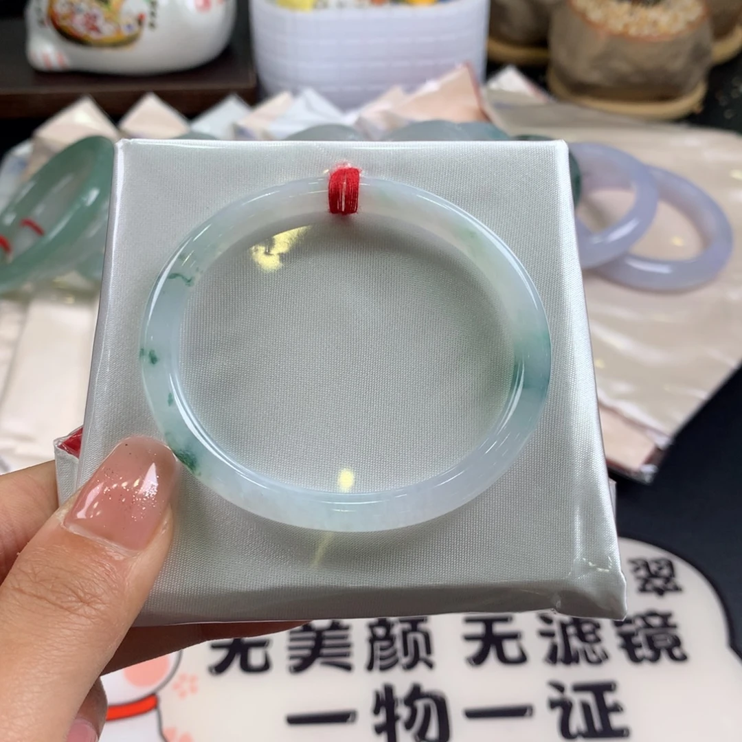翡翠未镶嵌手镯55贵妃