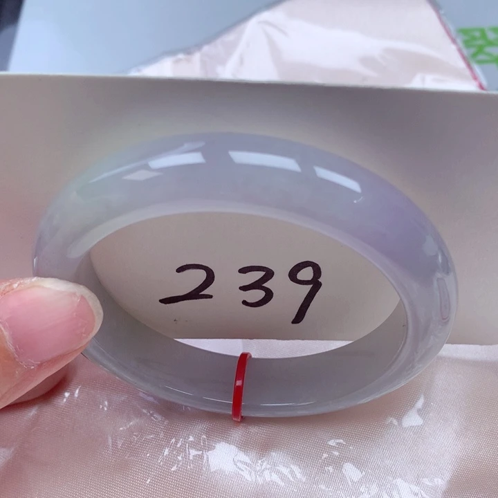 翡翠手镯未镶嵌翡翠