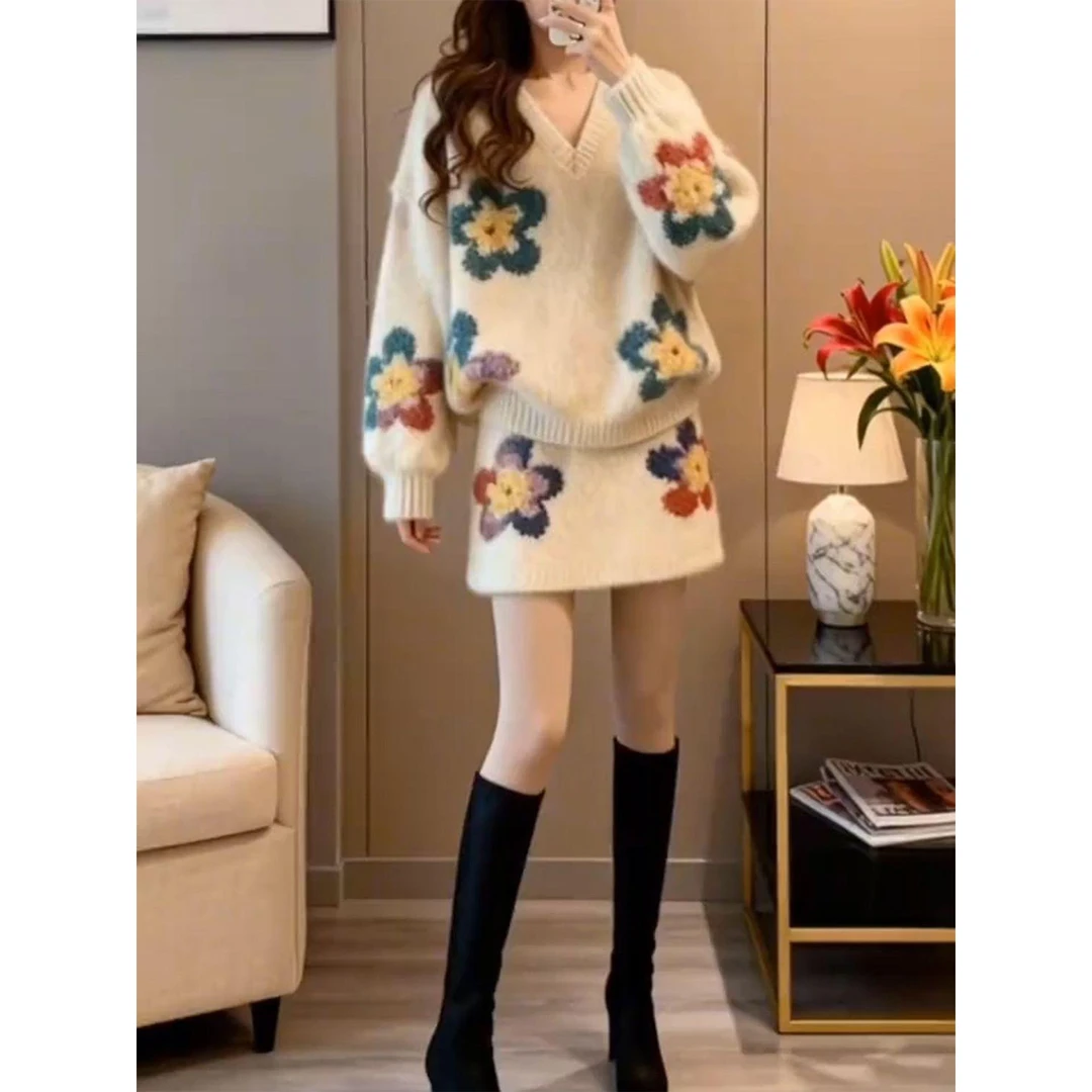 慵懒风套装女秋冬设计感花朵v领针织衫毛衣半身短裙小个子两件套
