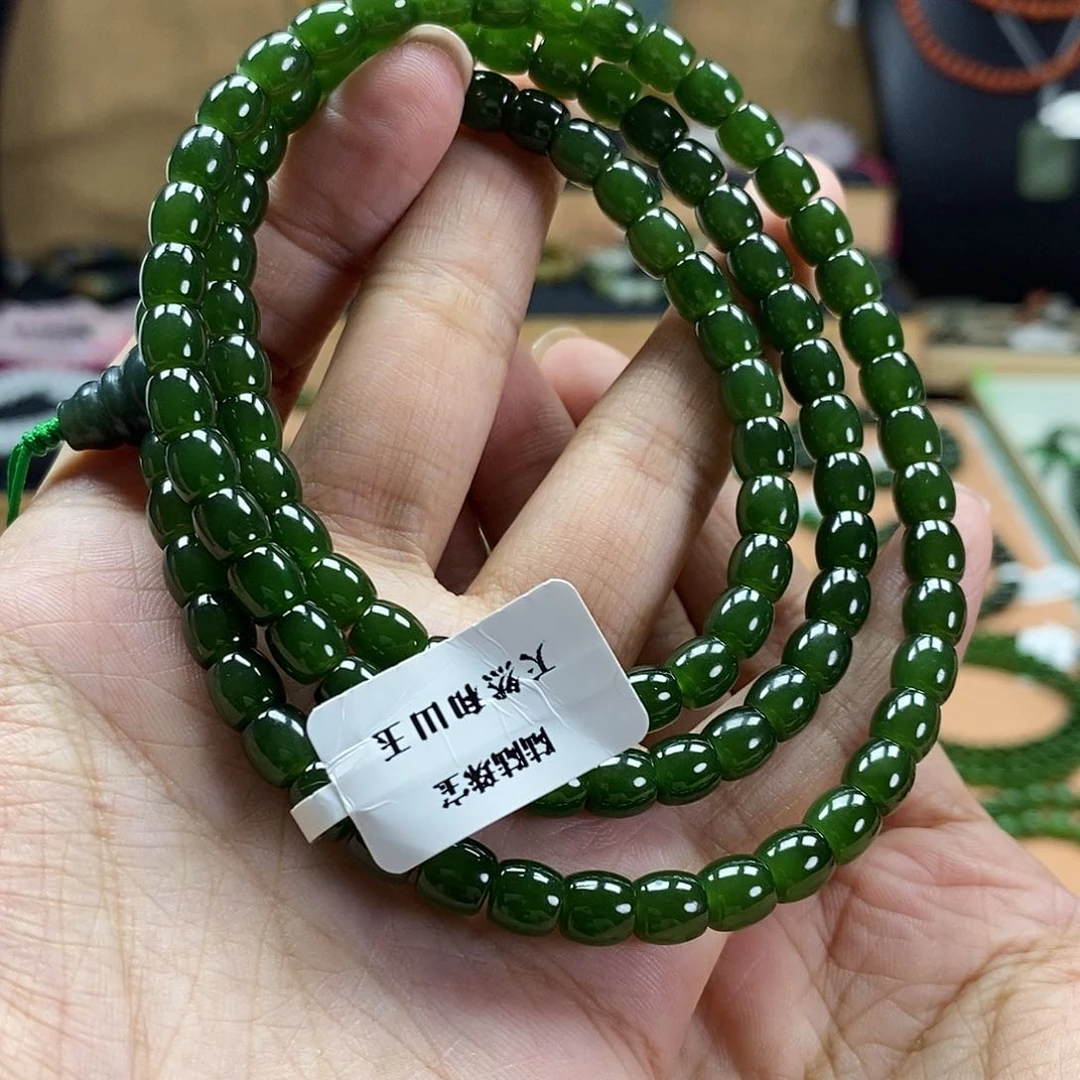 颈饰未镶嵌和田玉（碧玉）u****4