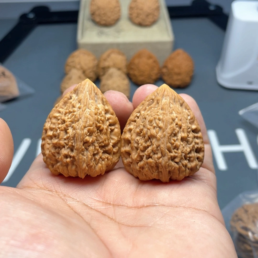 文玩核桃把件大*哥塔尖34.5