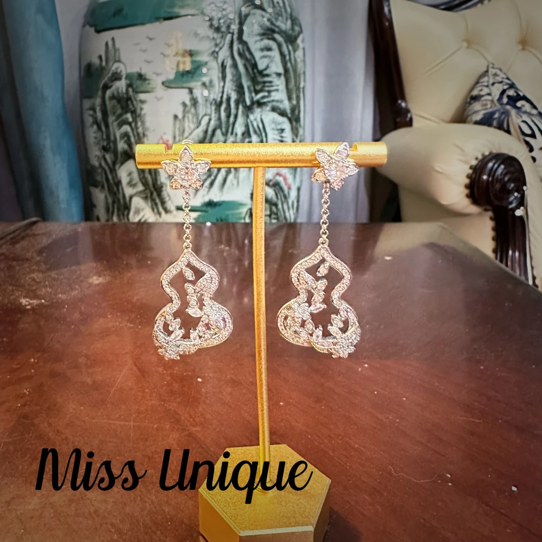 B1467银色镂空葫芦耳环