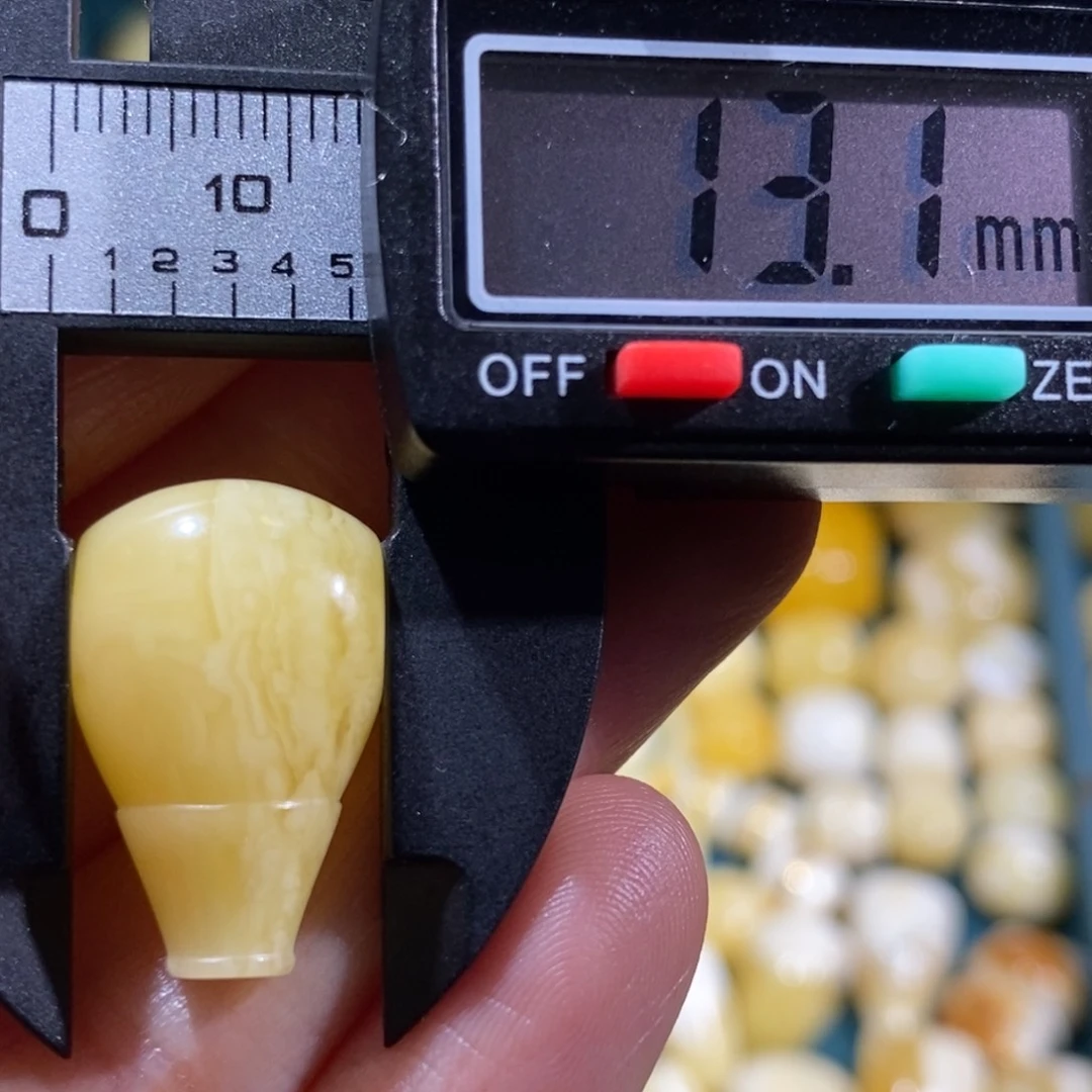 蜜蜡裸石未镶嵌配饰