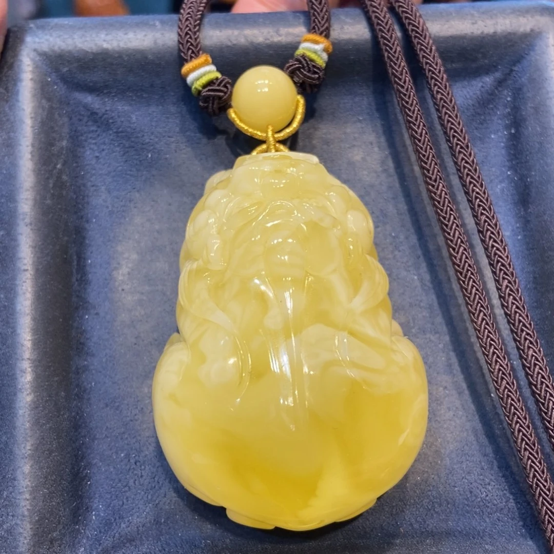 琥珀未镶嵌颈饰蜜蜡