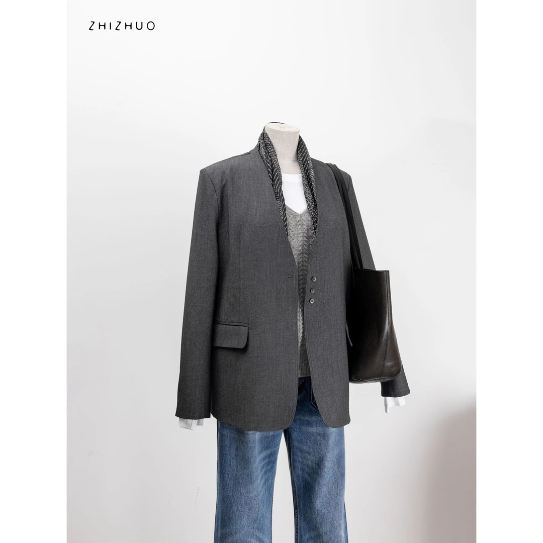 ZHIZHUO/里约书店 新款时髦无领高级感宽松气质配丝巾西装外套