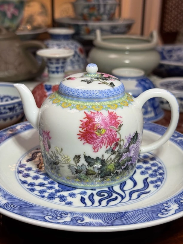 艺林堂粉彩珐琅料边花卉壶 容量200cc