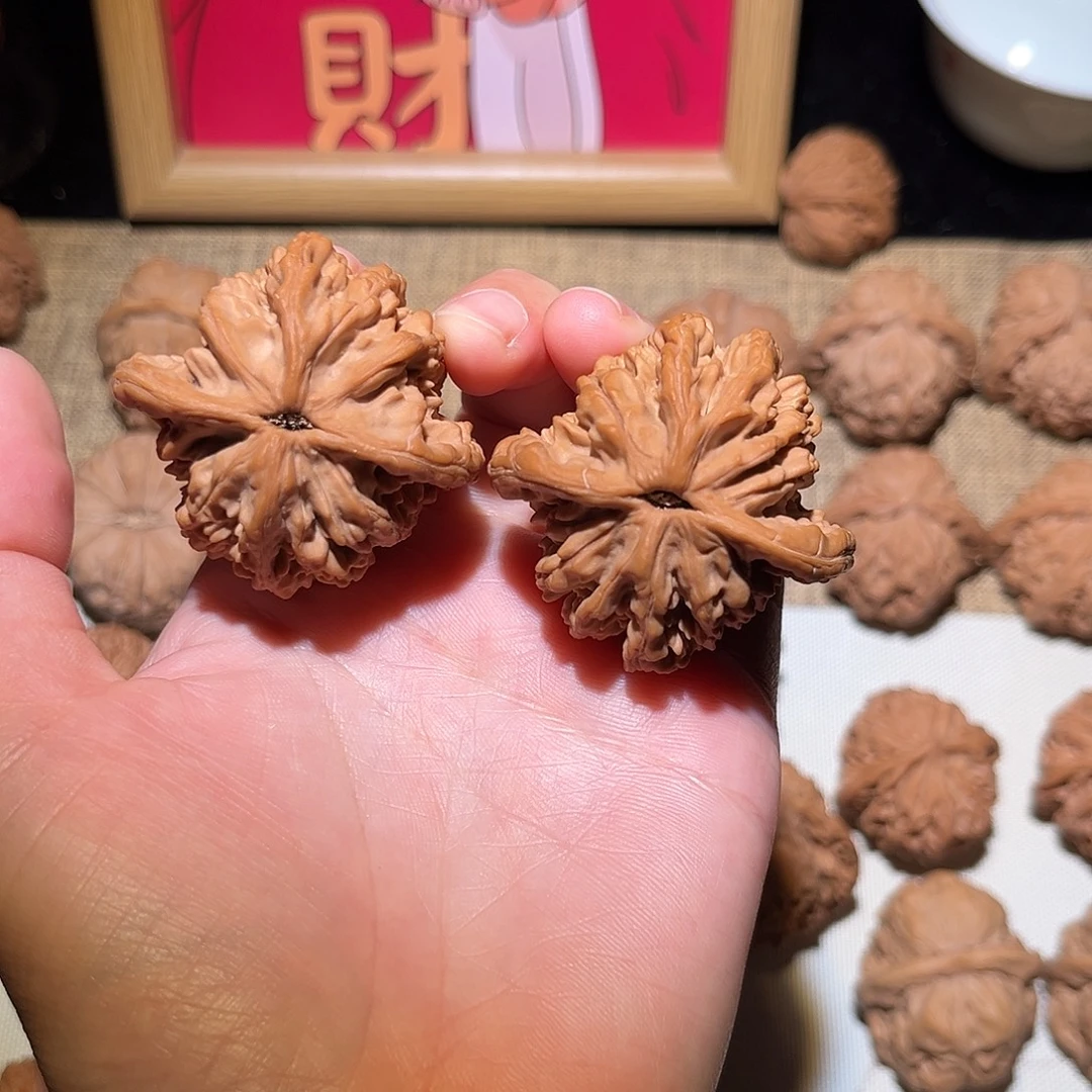 岁***哥吊坠文玩核桃虎头150
