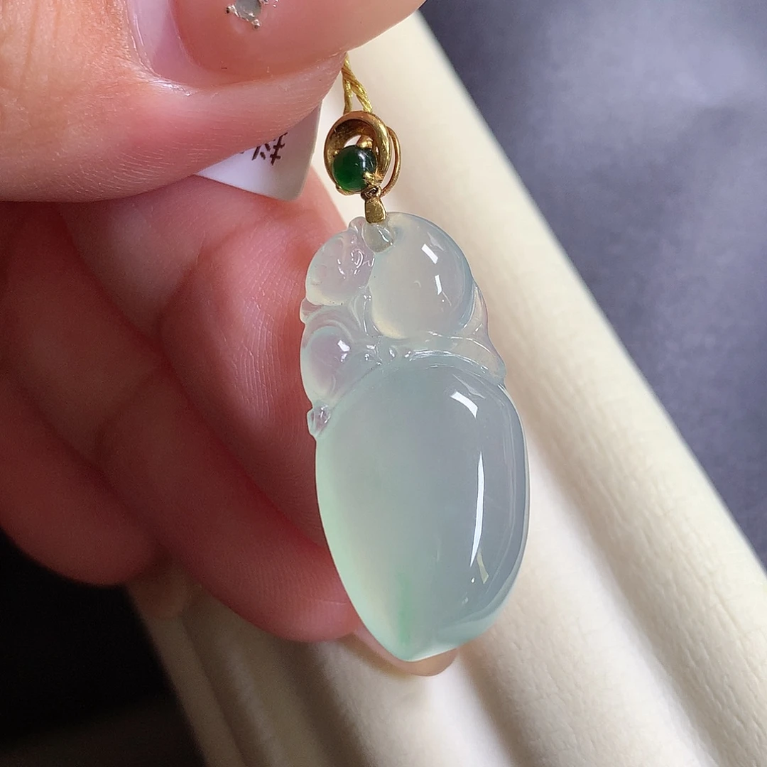 翡翠18K金镶嵌颈饰福瓜