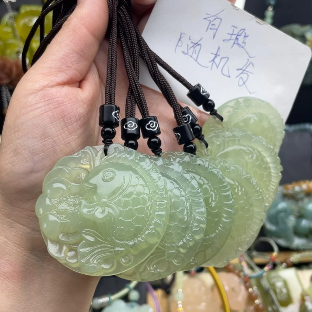 蛇纹石玉未镶嵌颈饰