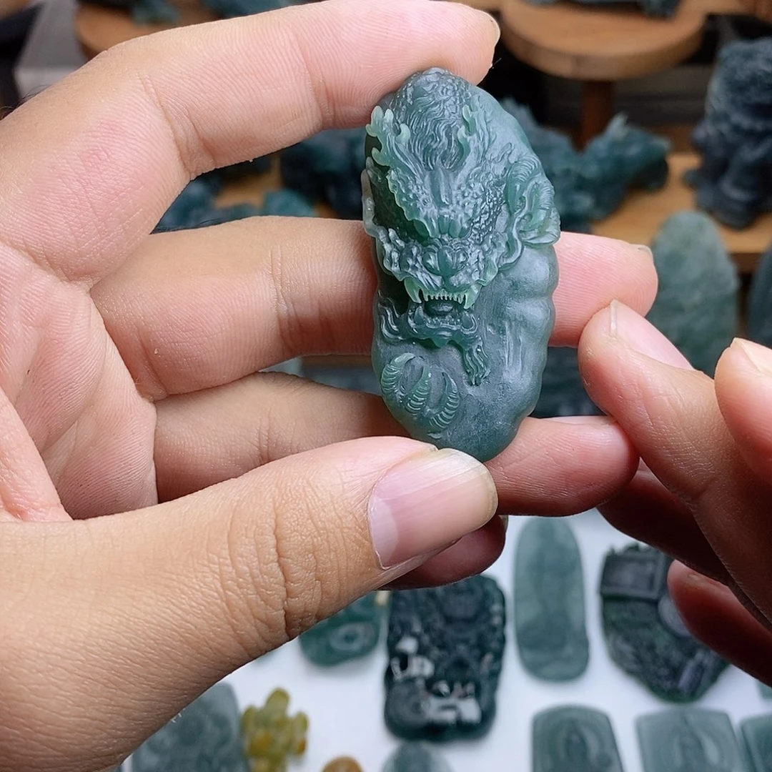 定制翡翠未镶嵌龙牌