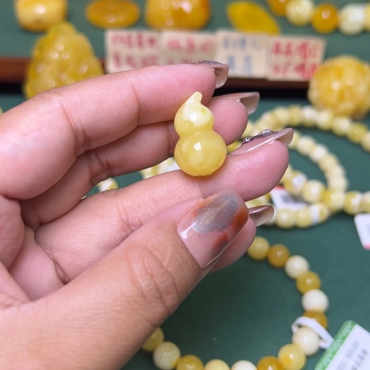 蜜蜡未镶嵌珠宝奇石