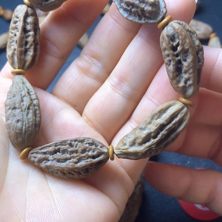 文玩异形秋子手串