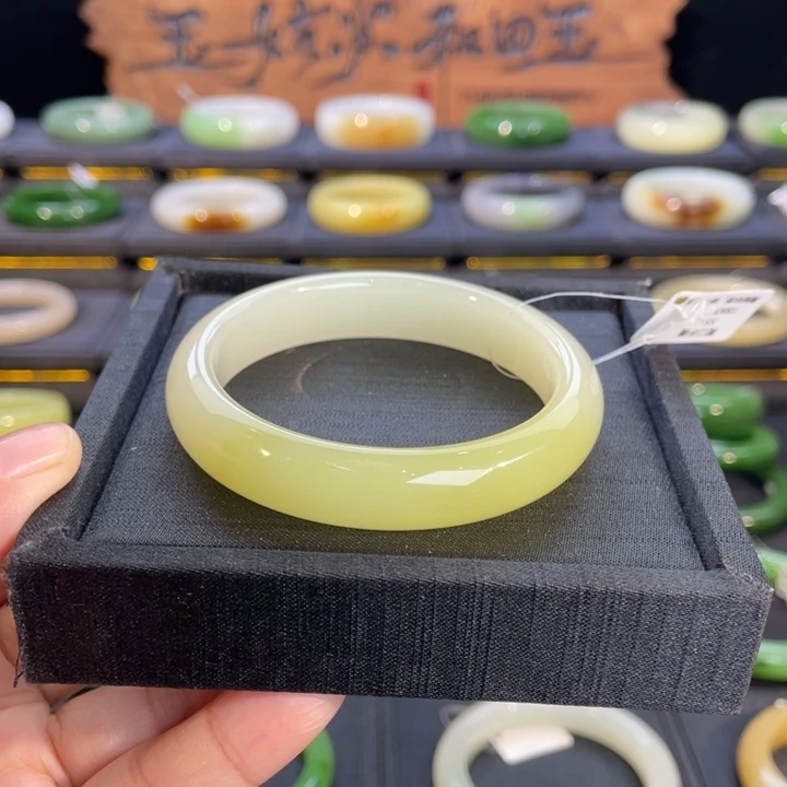 和田玉未镶嵌手镯-黄口半山水54