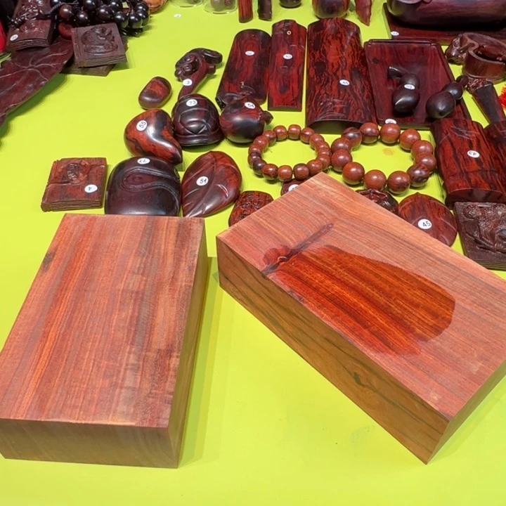 珍***儿檀香紫檀（小叶紫檀）