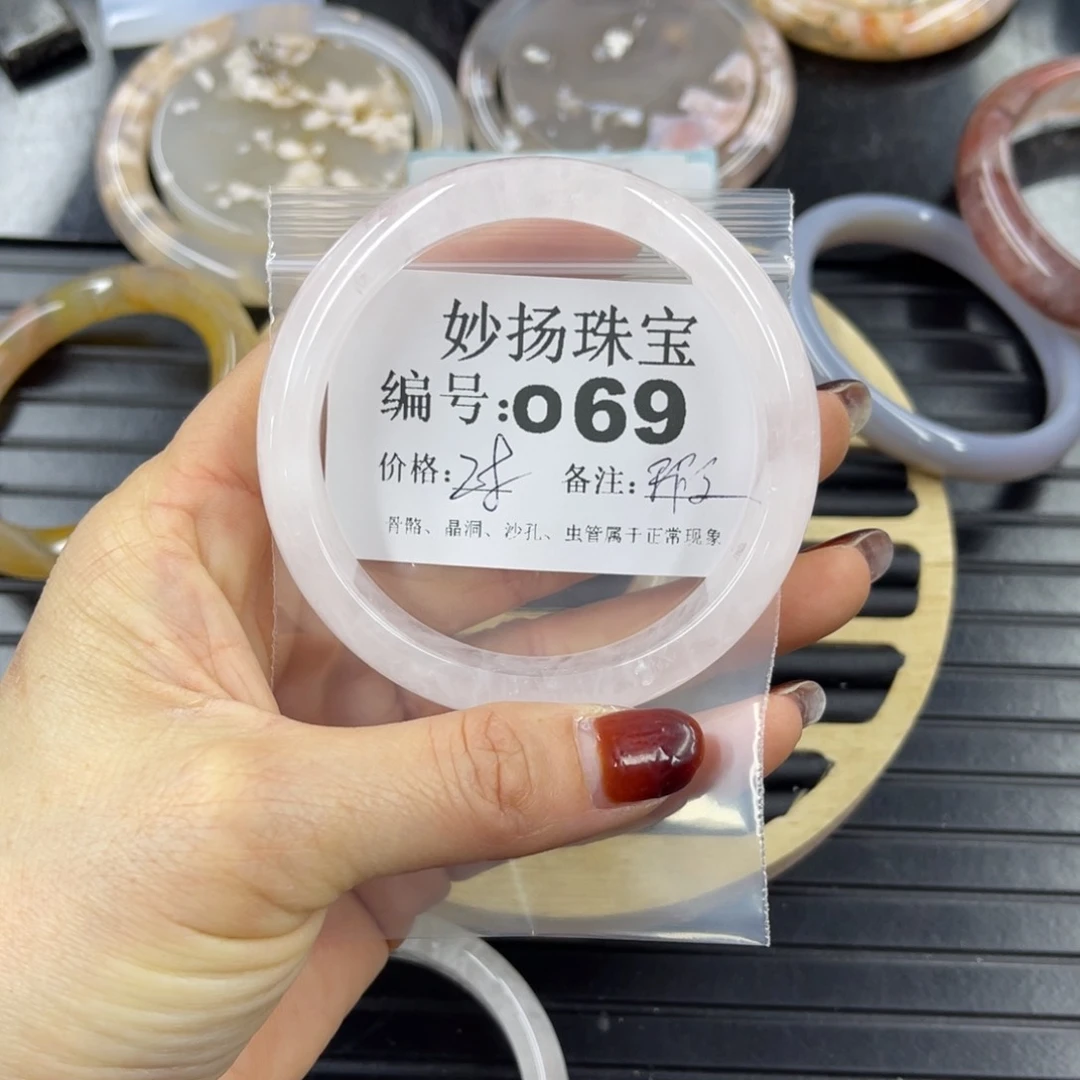 硅化珊瑚（珊瑚玉）微瑕未镶嵌小*鱼