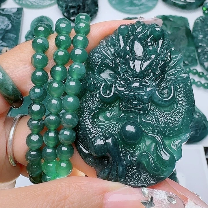 翡翠未镶嵌颈饰1111