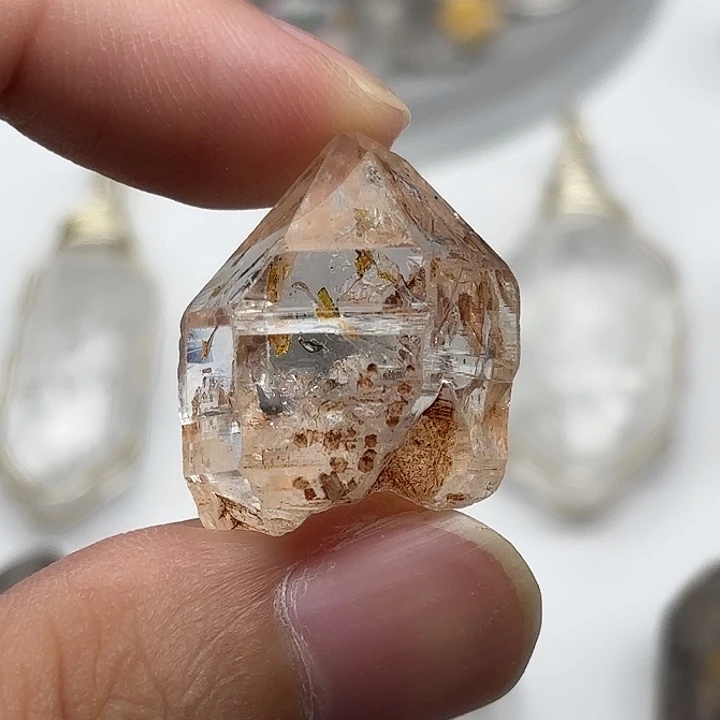 颈饰水晶未镶嵌巴基斯坦红泥闪灵钻23mm+