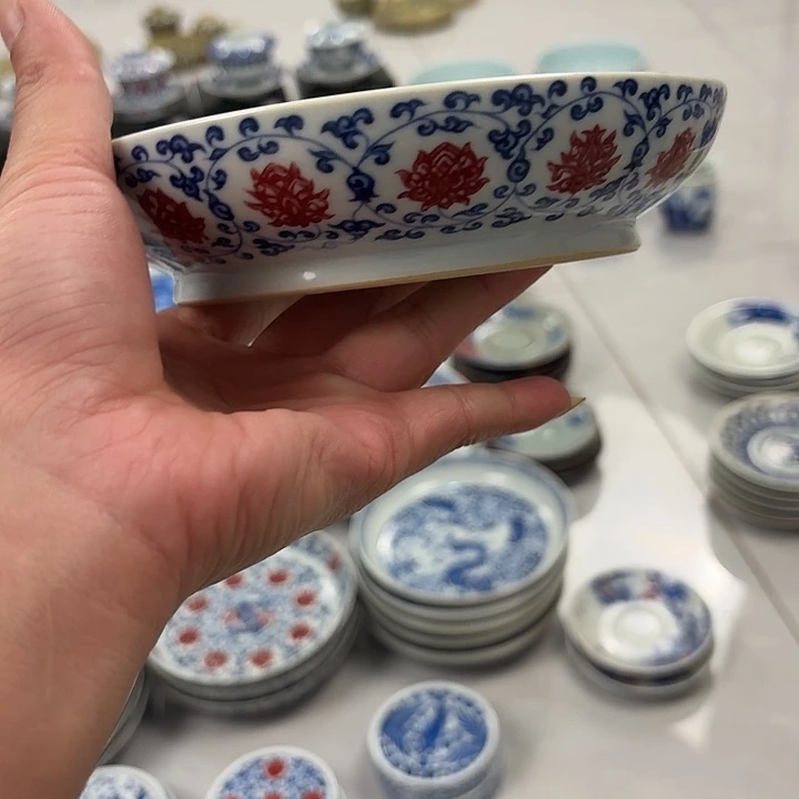 瓷片釉里红缠枝莲大胡乘景德镇