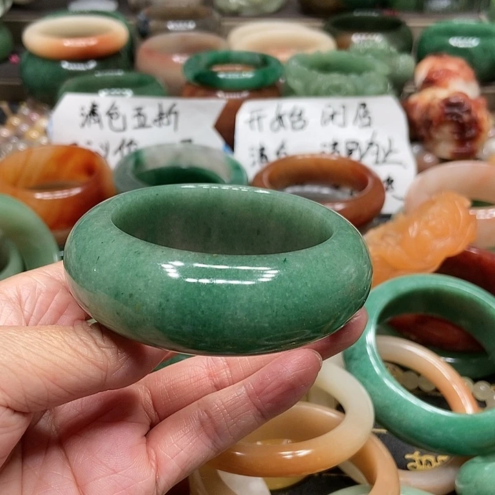 石英质玉手镯未镶嵌张*菁