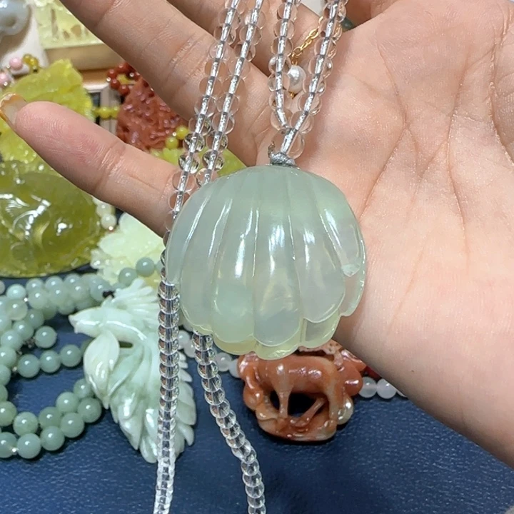 未镶嵌蛇纹石玉吊坠