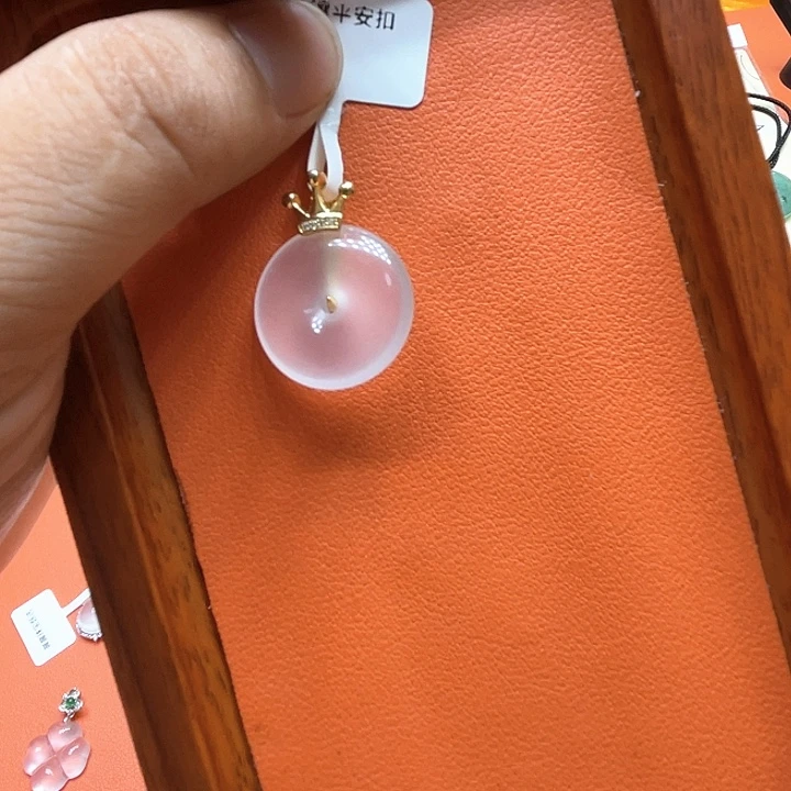 石英质玉合金颈饰