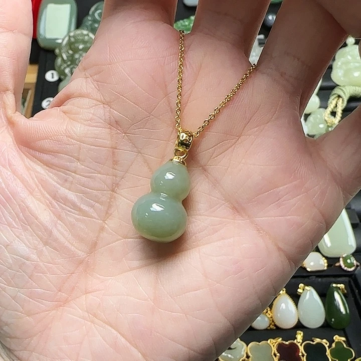 颈饰银S925镶嵌和田玉柳**?