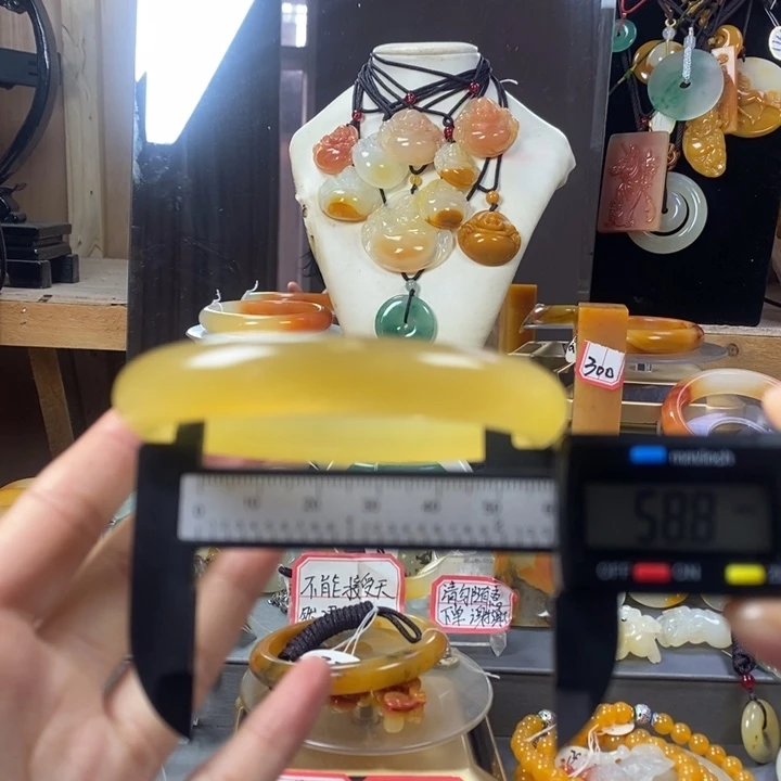 石英质玉（黄龙玉）合金手镯