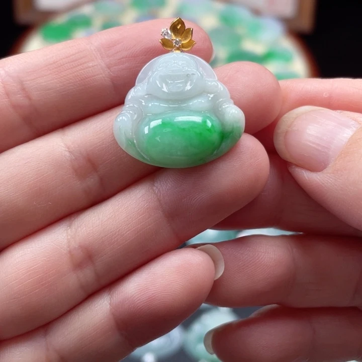 颈饰18K金镶嵌翡翠佛