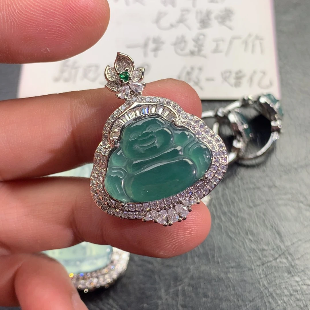 翡翠颈饰未镶嵌佛公