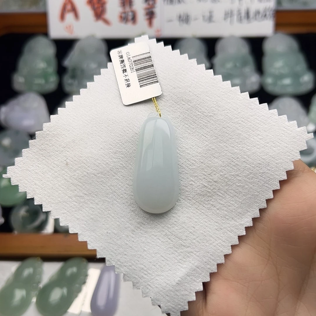颈饰未镶嵌翡翠福瓜
