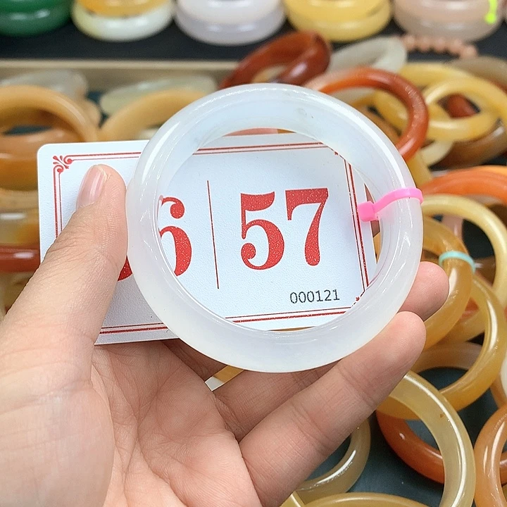 未镶嵌石英质玉（黄龙玉）手镯?****