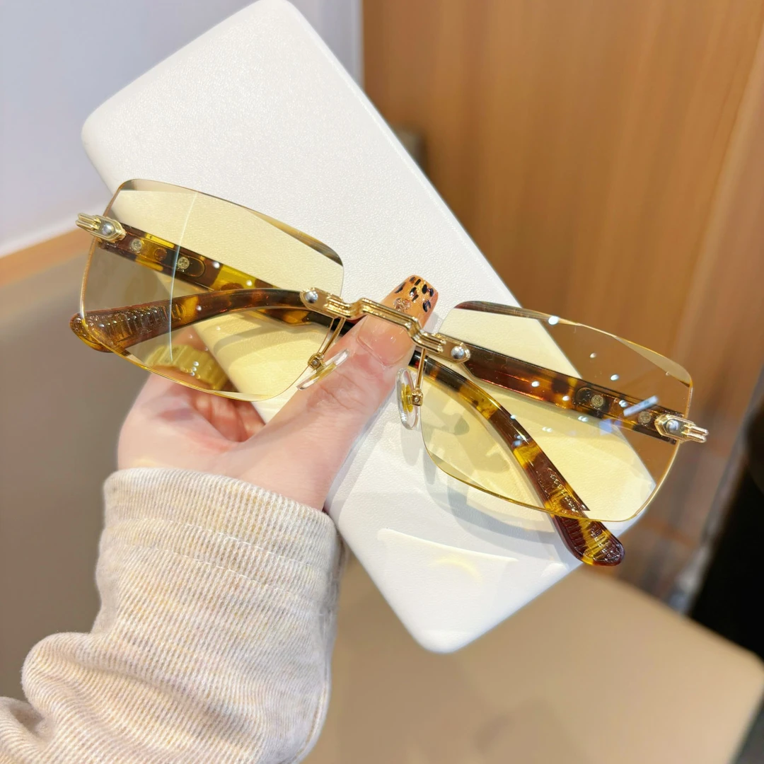 【2025新款】 男女同款 豹纹镜腿设计时尚百搭高清防蓝光老花镜商品图