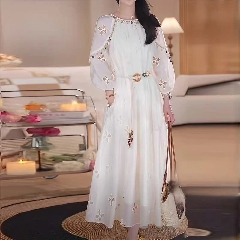 法式设计感泡泡袖珠片刺绣镂空连衣裙2025新款收腰显瘦长裙子A378