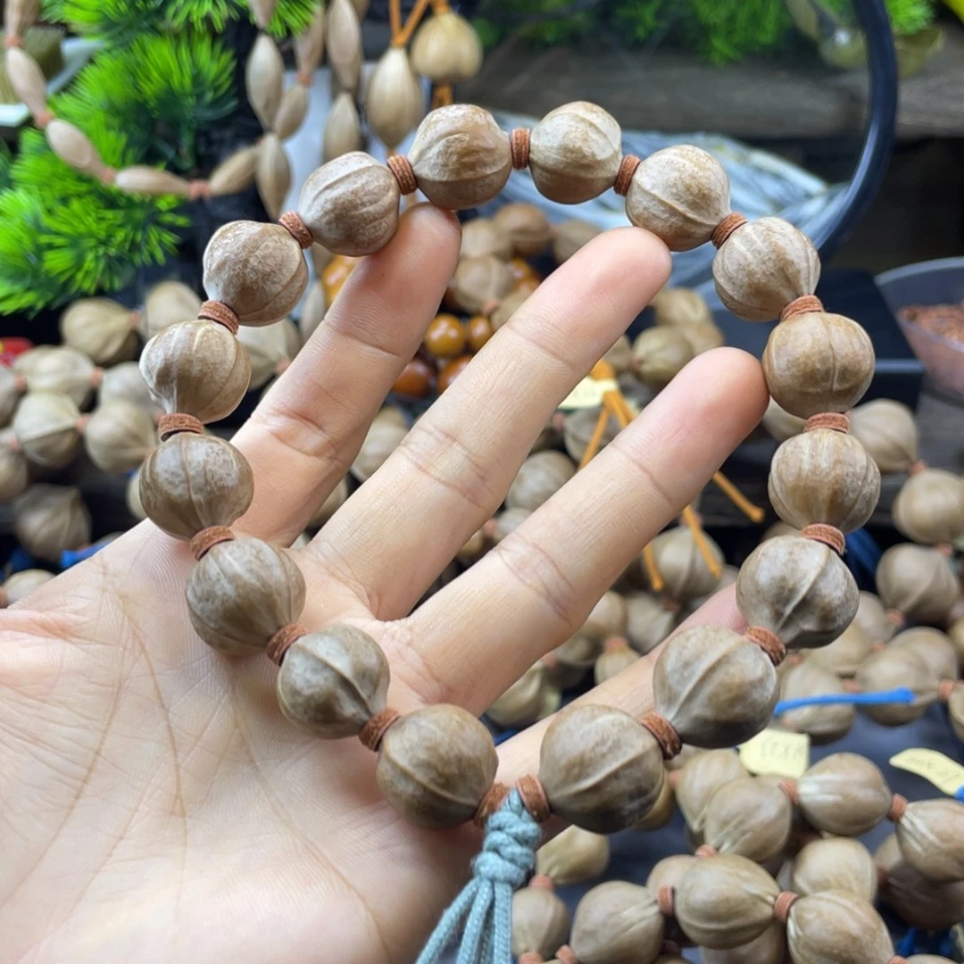 保***e橄榄核吊坠鲨鱼背
