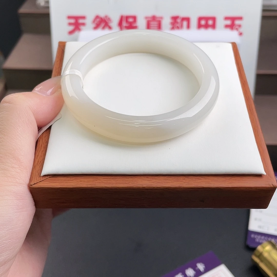 和田玉未镶嵌手镯8藕粉半山水