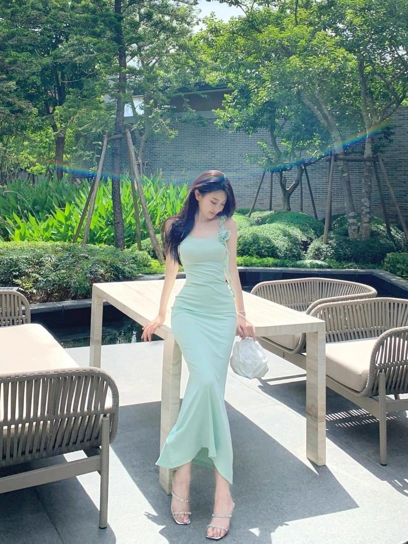 2025夏季长裙吊带连衣裙小众老钱风约会裙子气质百搭打底裙子